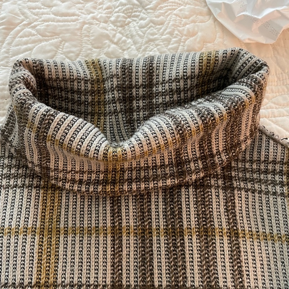 Dylan luxury  polyester sweater   small. Top to bottom front 22 in. 24 in back